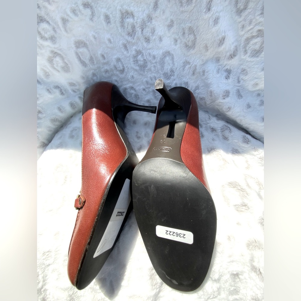 NWOB Rust Color Coach Pump. - Picture 4 of 5